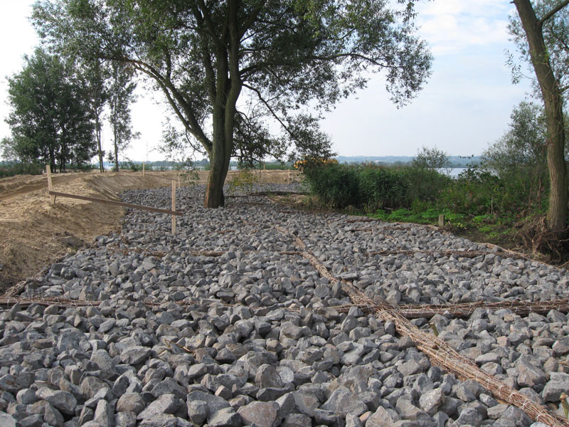 Umacnianie wałów przeciwpowodziowych