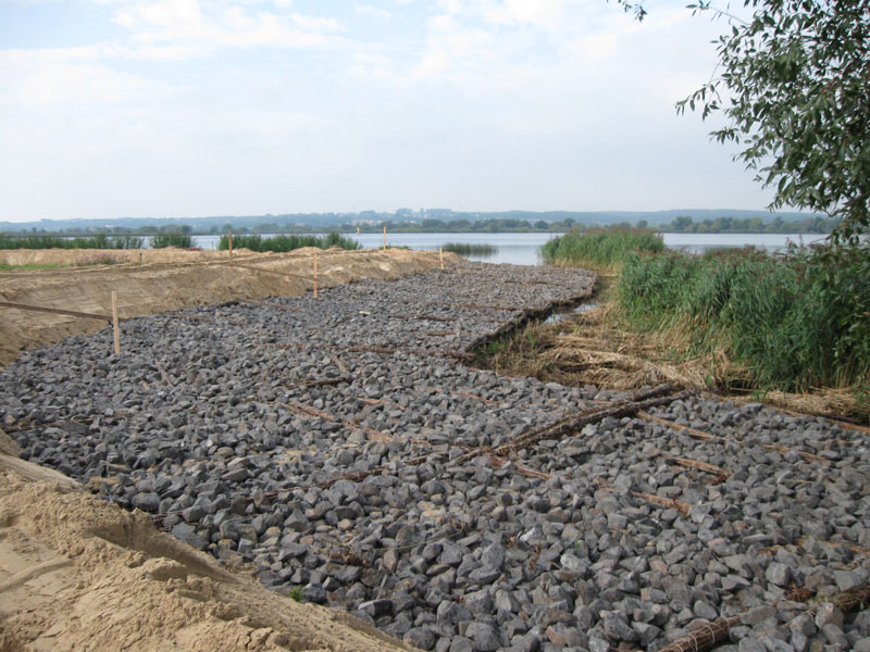 Umacnianie wałów przeciwpowodziowych