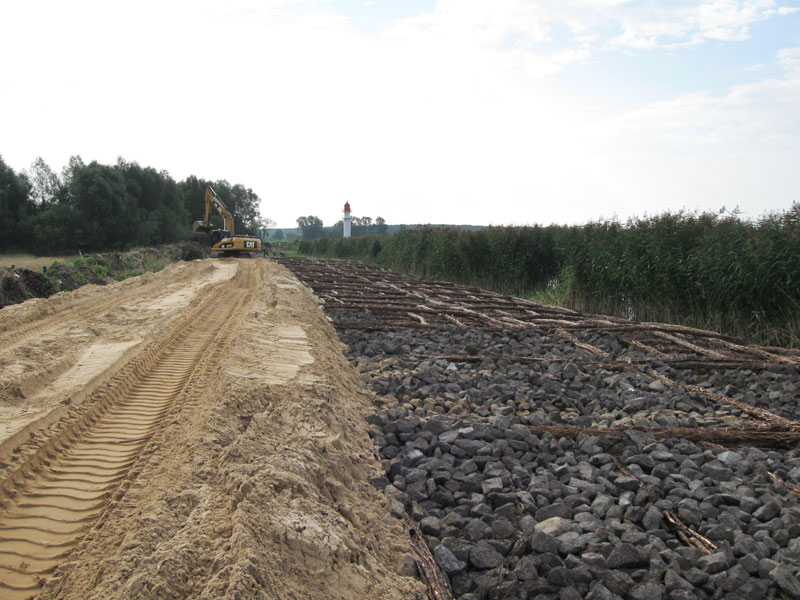 Umacnianie wałów przeciwpowodziowych