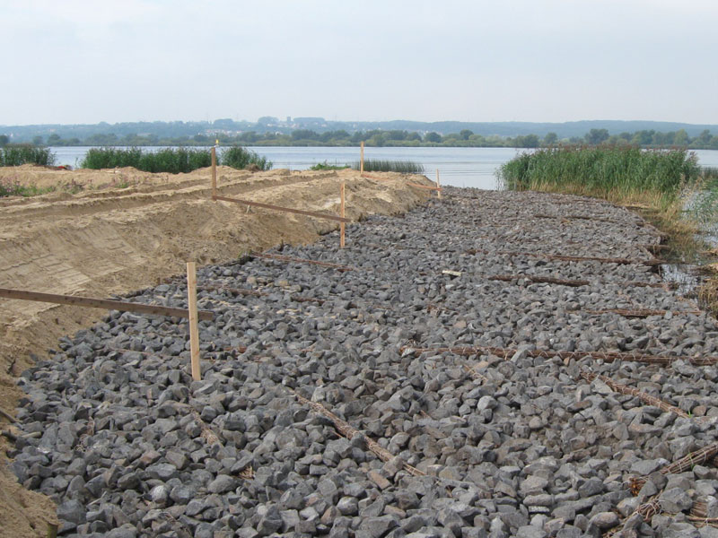 Umacnianie wałów przeciwpowodziowych